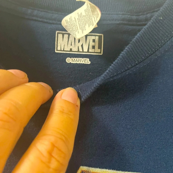 Marvel Avengers Navy Blue‎ long sleeve shirt size medium - Picture 4 of 4
